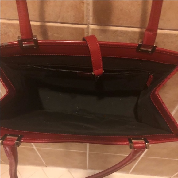 Beautiful Gucci Red - Picture 9 of 9